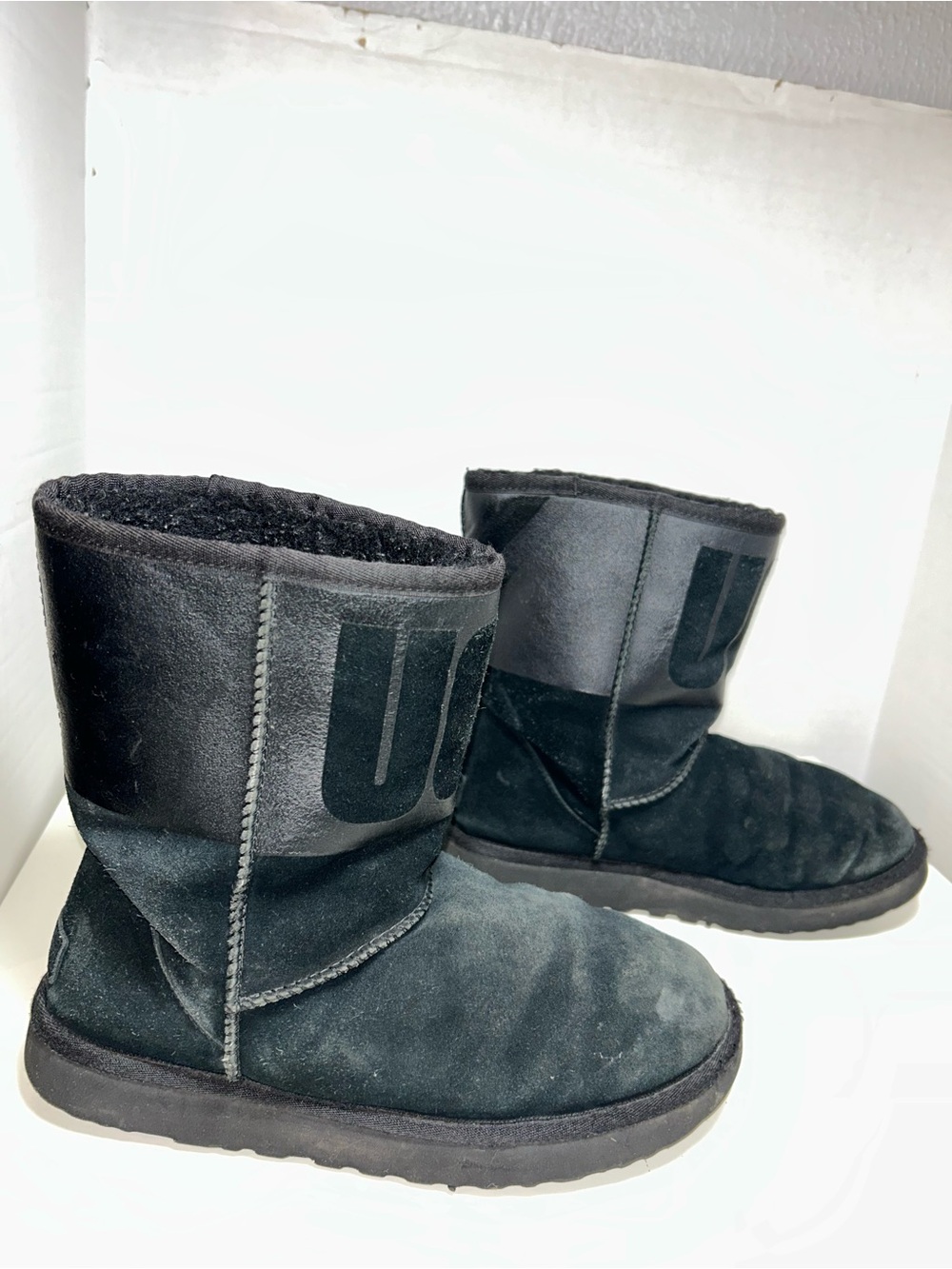 UGG 1096473 Classic Short Graphic Rubber Trim Black Suede Wool Pull On Boot